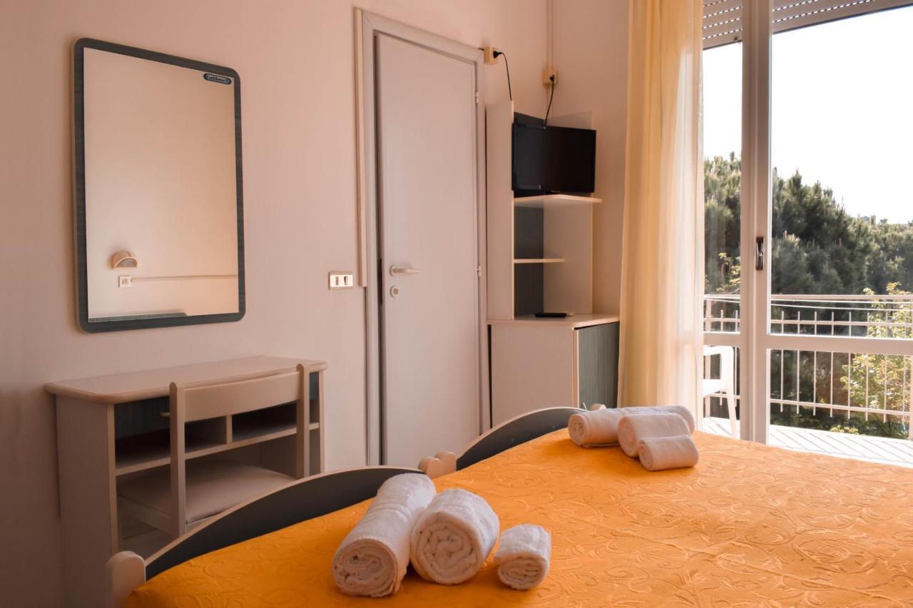 Hotel Zeus Cervia Bagian luar foto