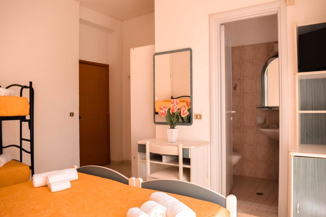 Hotel Zeus Cervia Bagian luar foto