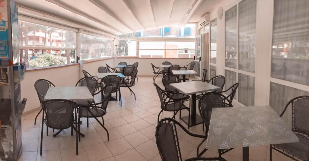 Hotel Zeus Cervia Bagian luar foto
