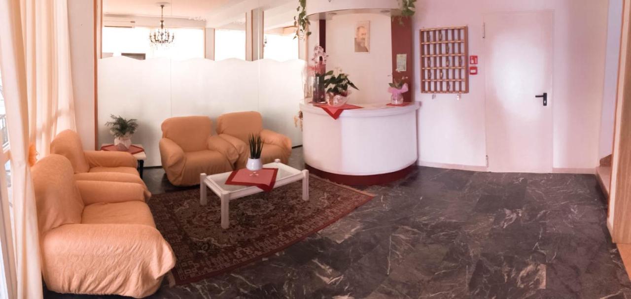 Hotel Zeus Cervia Bagian luar foto