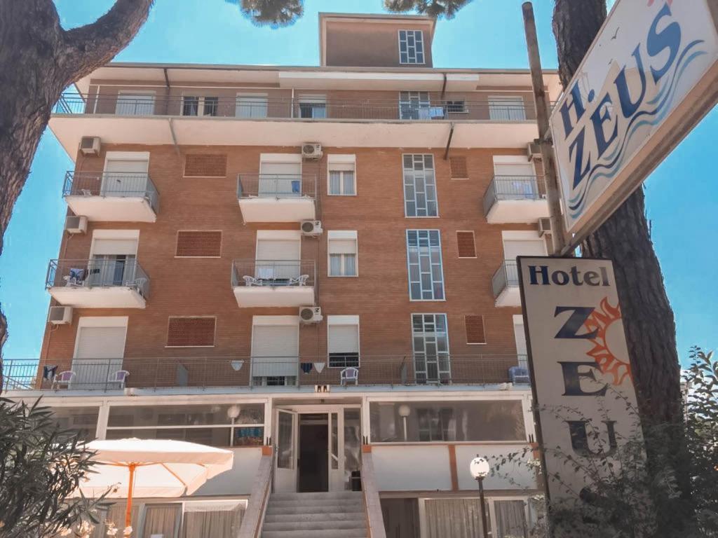 Hotel Zeus Cervia Bagian luar foto