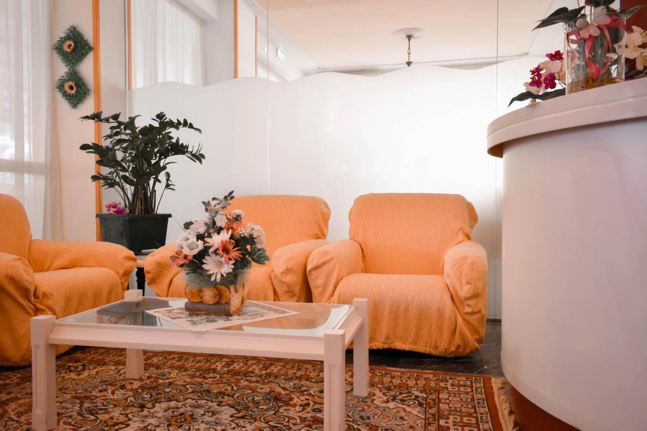 Hotel Zeus Cervia Bagian luar foto