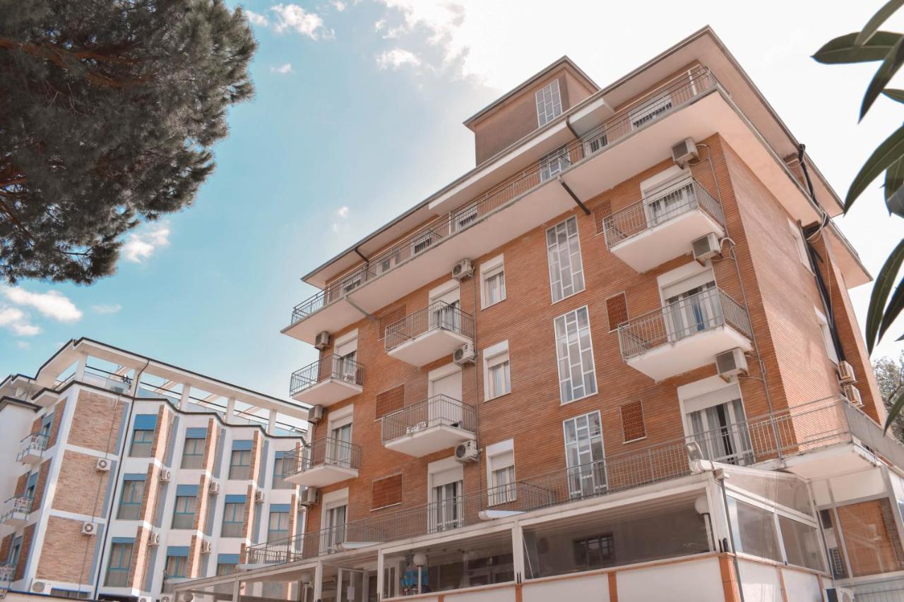 Hotel Zeus Cervia Bagian luar foto