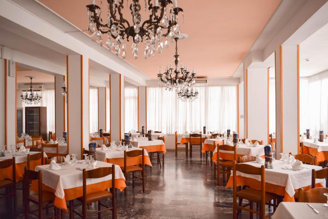 Hotel Zeus Cervia Bagian luar foto